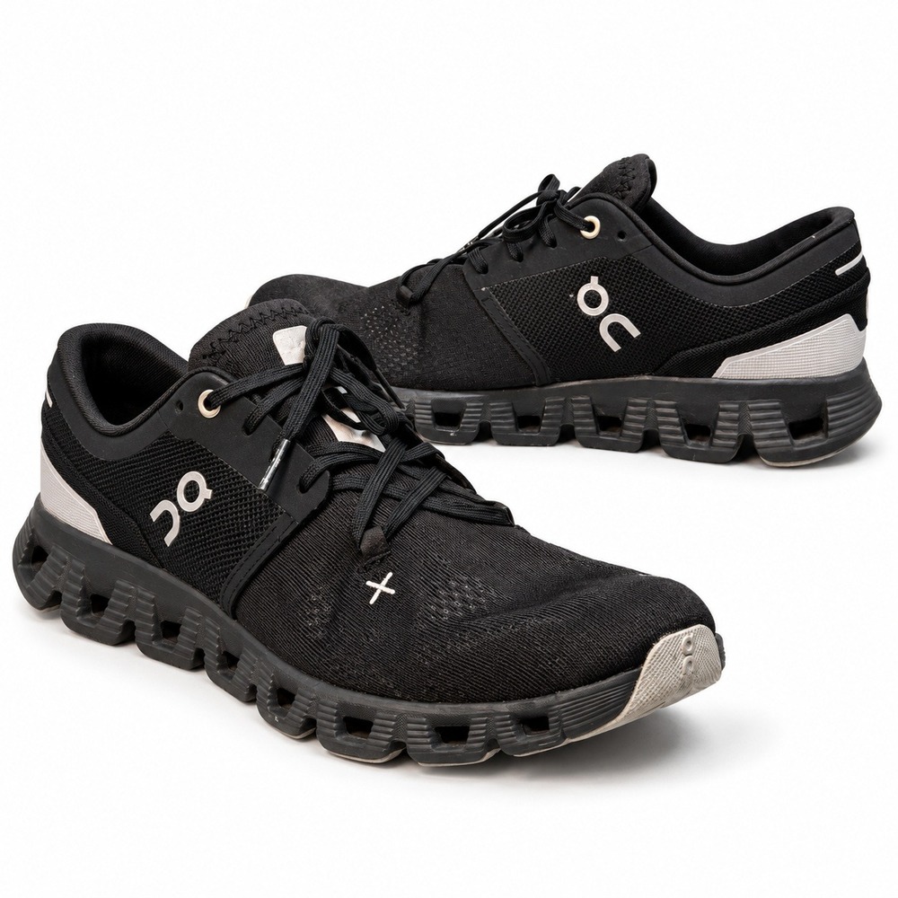 On Cloud X Running Shoes Womens 11 Black White Lightweight Breathable Gorpcore